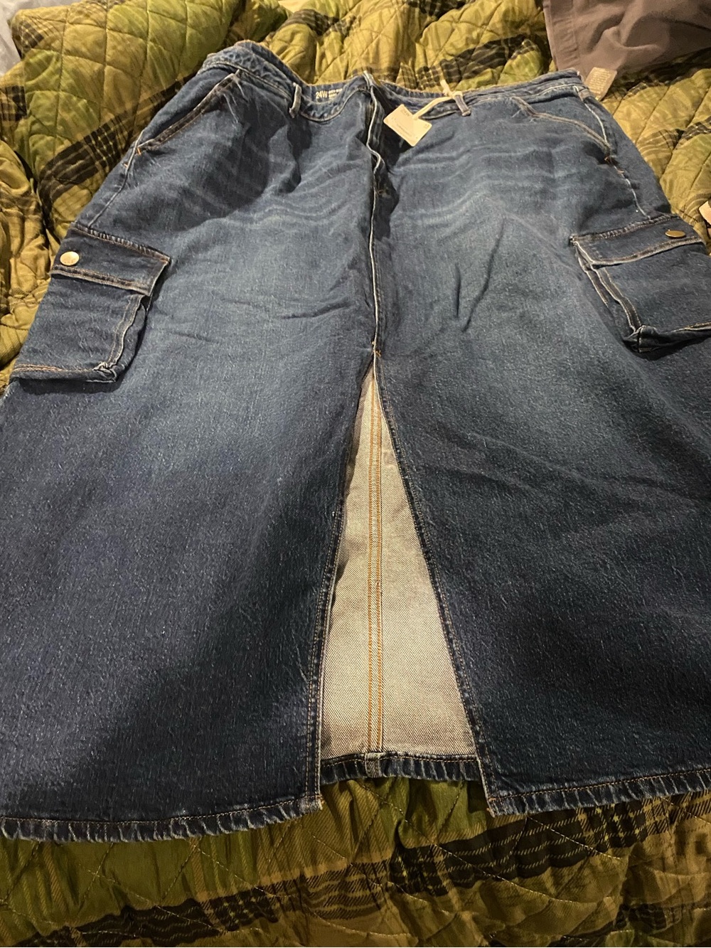 Dark Wash Denim Cargo Skirt size 24. St John’s Bay. NWT